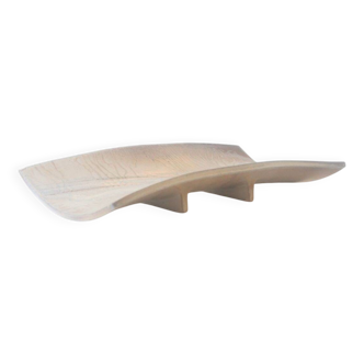 Plat courbe décoratif sur pied