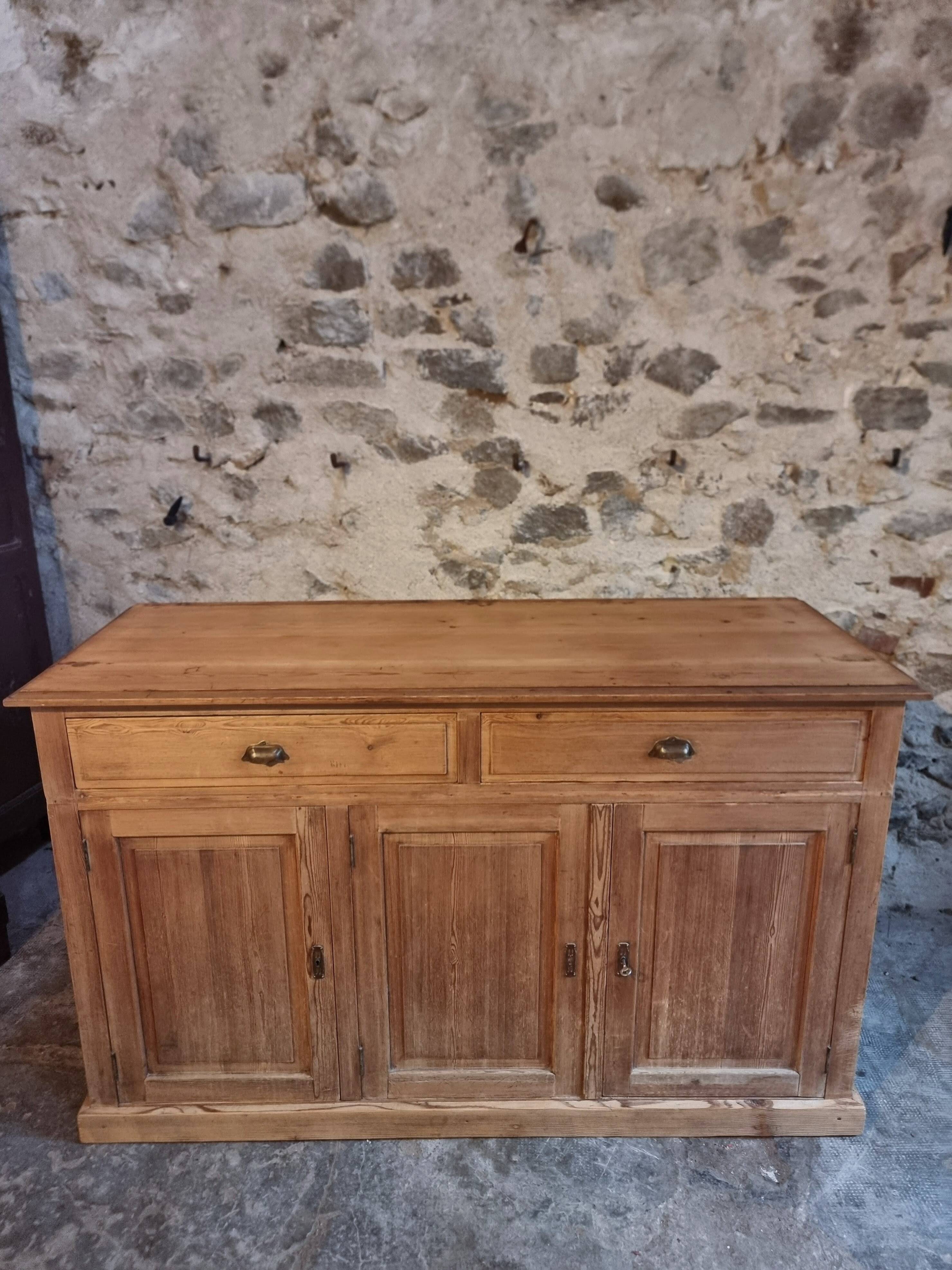 Buffet rustique français années 1920 – Buffet en pin ancien – Îlot de cuisine – Meuble de rangement 3 portes