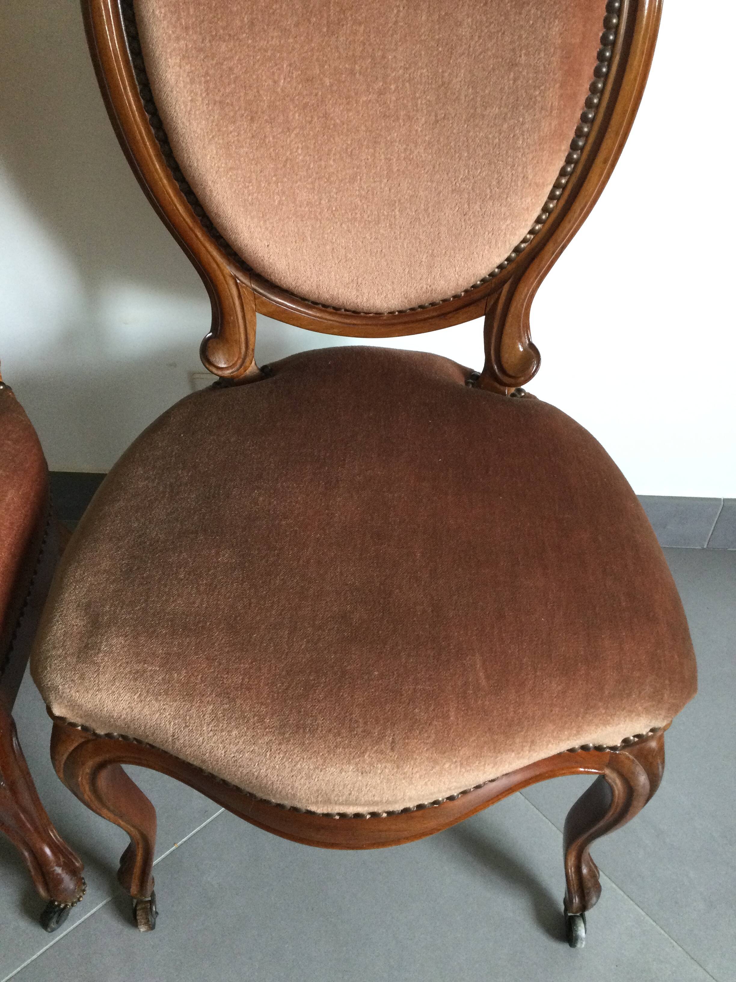 Paire de chaises médaillon style Louis Philippe en velours rose