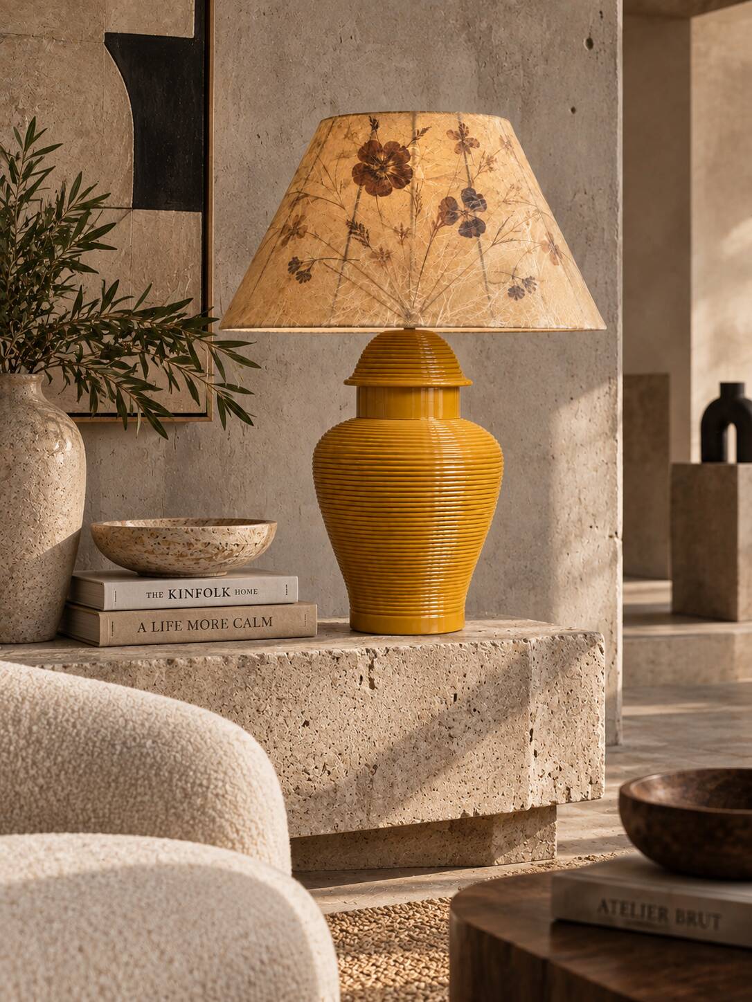 Grande lampe en céramique nervurée jaune moutarde 1970