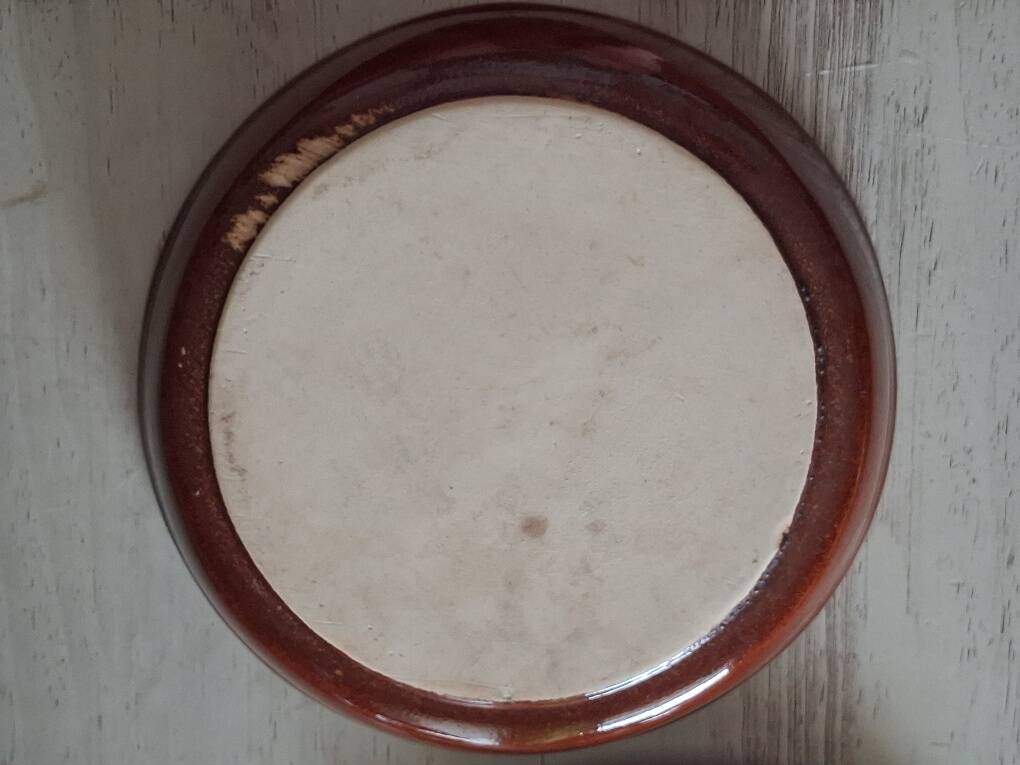 Pie dish / Tatin with a trompe-l'œil lid in slipware – Apple decoration