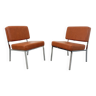 Suite de 2 fauteuils chauffeuses modernistes vintage en skai et métal chromé des années 60
