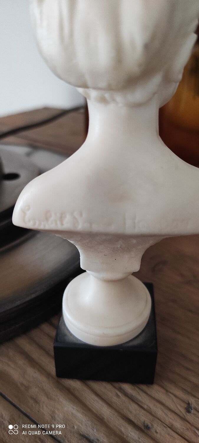 Bust duo Louise Brongniart