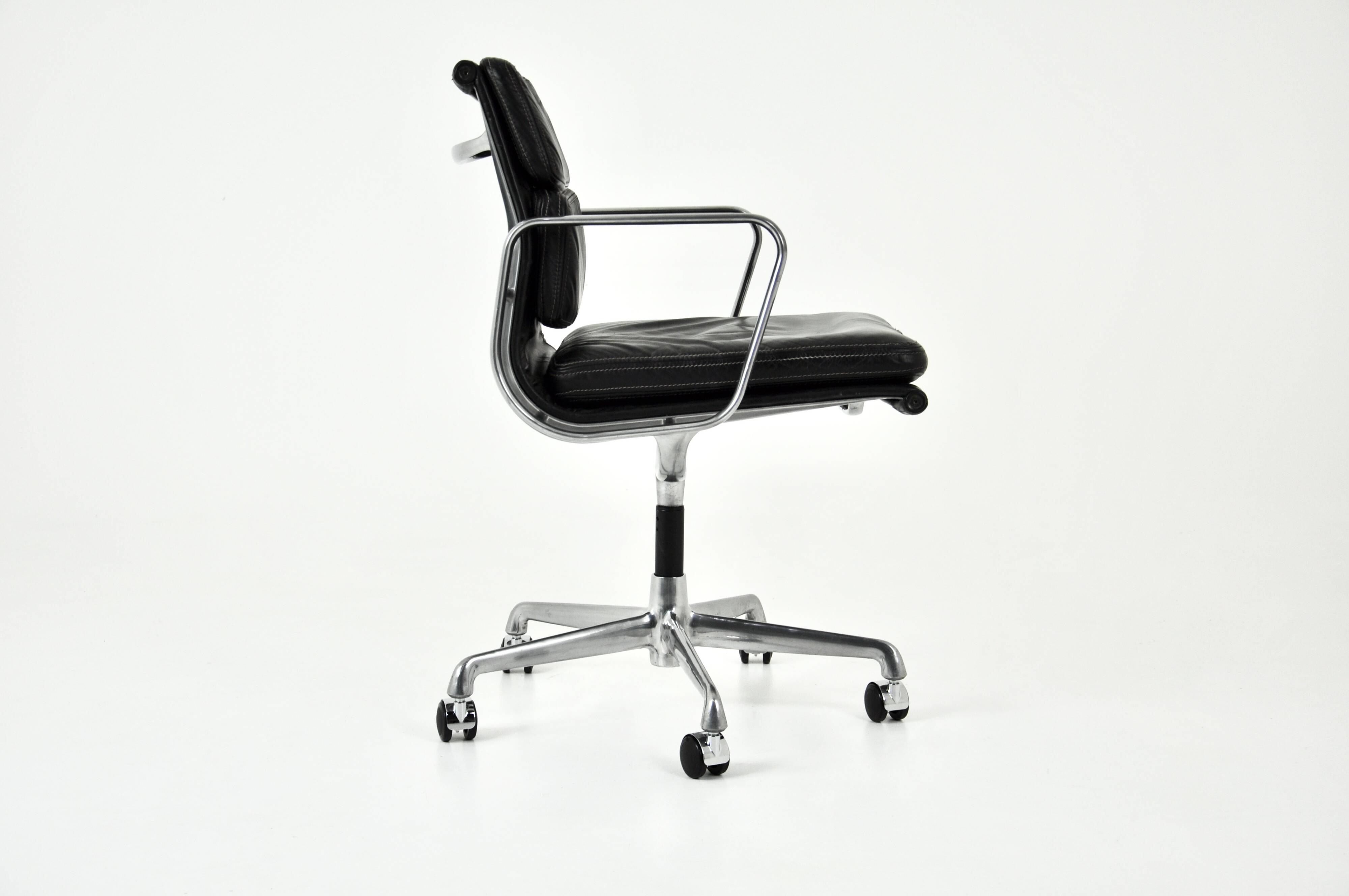 Office chair by Charles and Ray Eames for ICF, 1970s