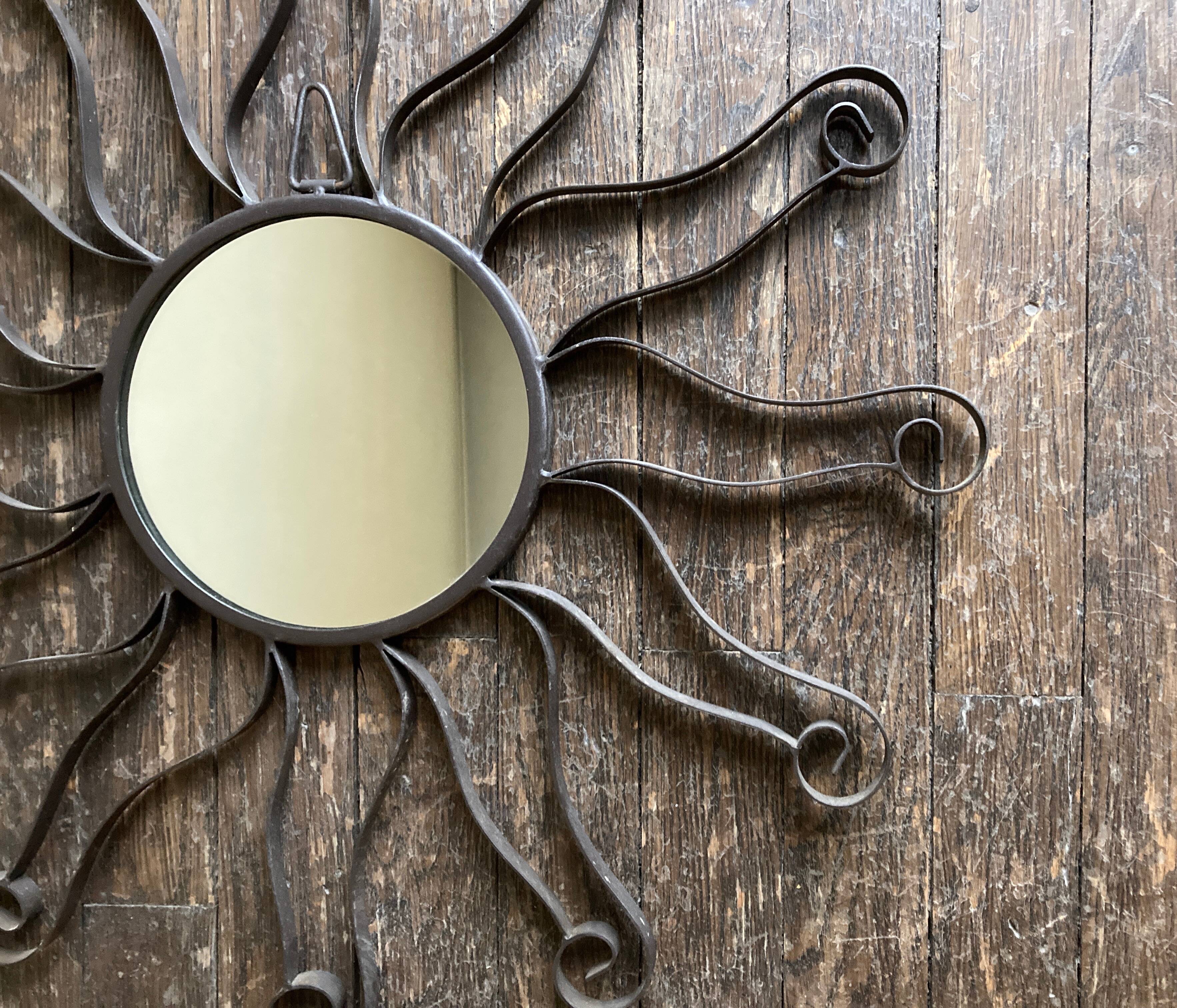 Miroir soleil en fer ondulé 1960 D58cm