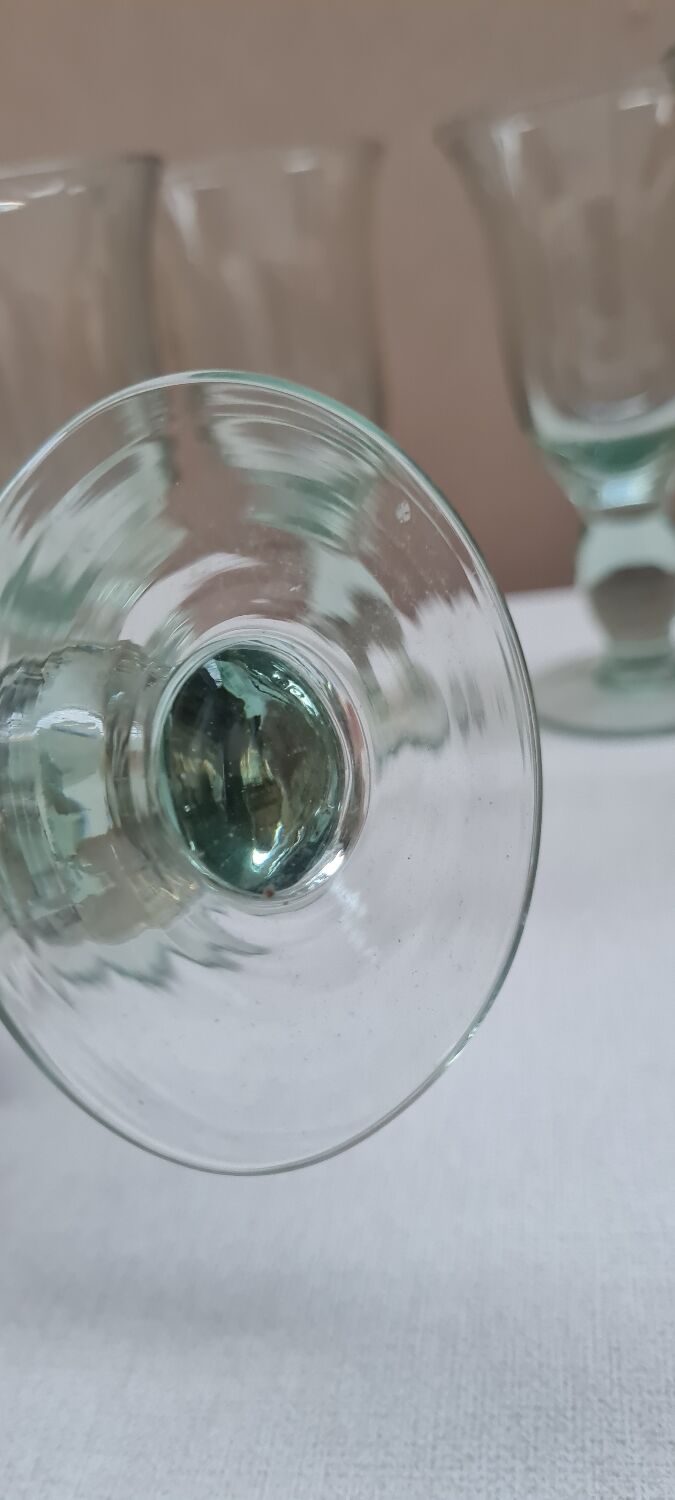 Service of 5 blown glass stemmed glasses