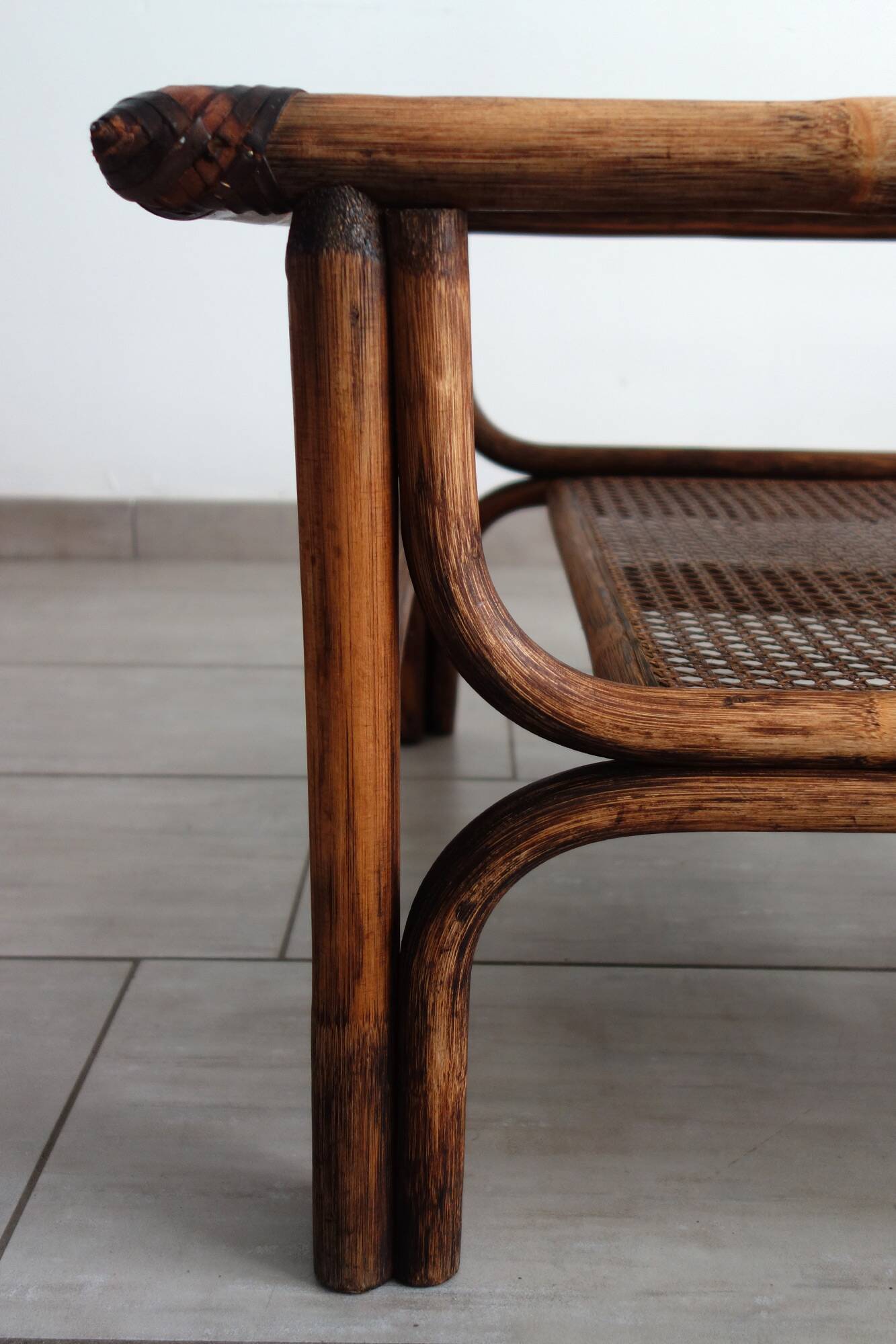 Table basse vintage bambou, rotin et cuir années 60