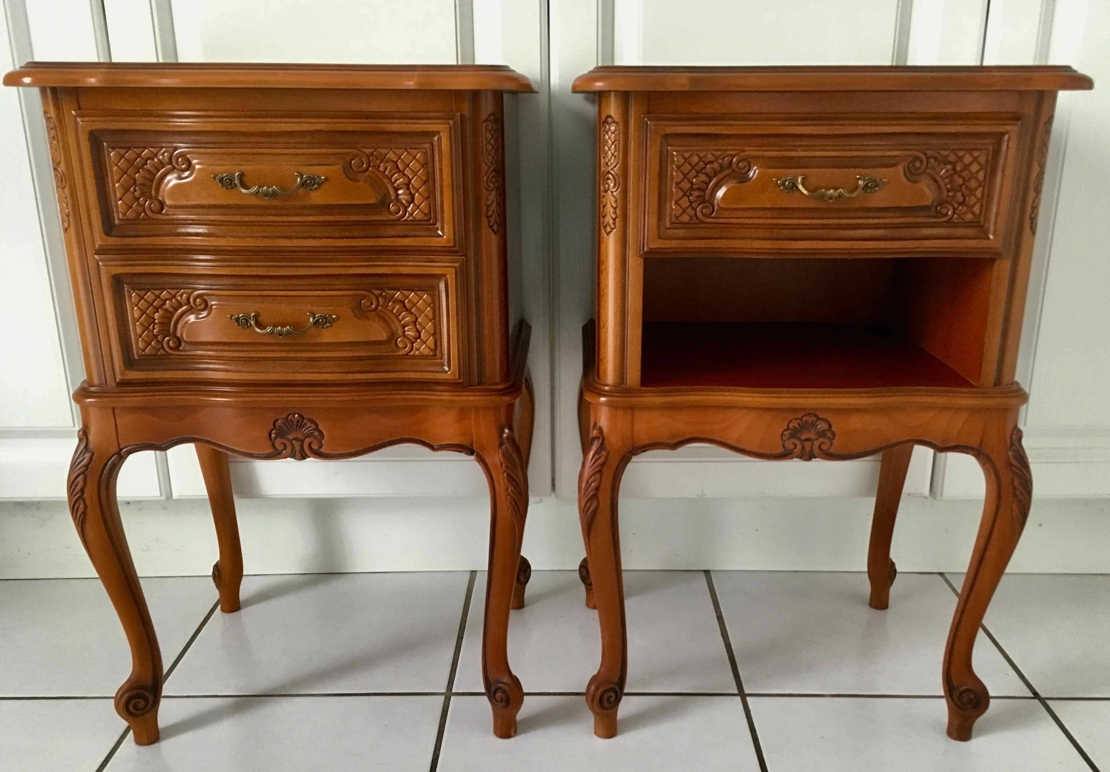 2 Louis XV style bedside tables with drawers and cabriole legs, 1960