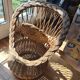 Fauteuil enfant vintage en rotin avec coffre de rangement