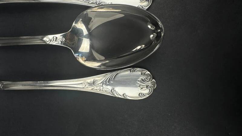 Set of 6 Christofle Marly soup spoons in near-new condition, 20.5 cm.