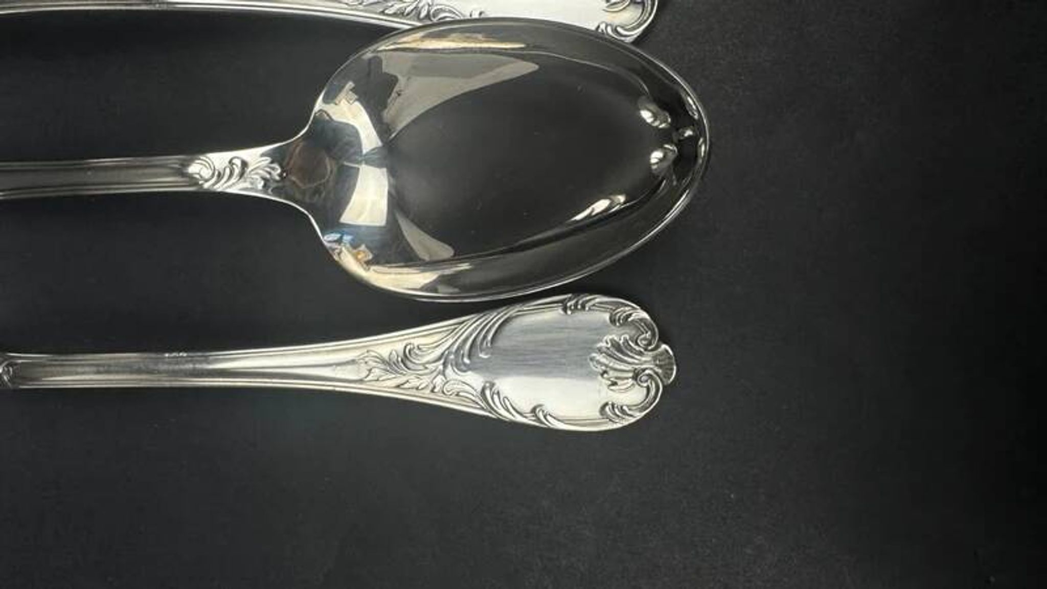 Set of 6 Christofle Marly soup spoons in near-new condition, 20.5 cm.