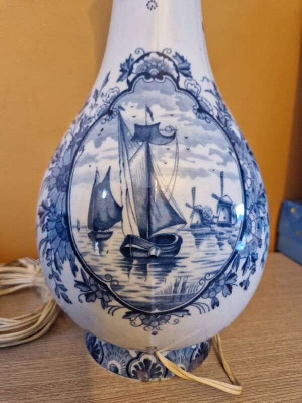 Royal Delft - Mosa Delft by Louis Regout (1832-1905) - Ceramic baluster lamp - 19th century