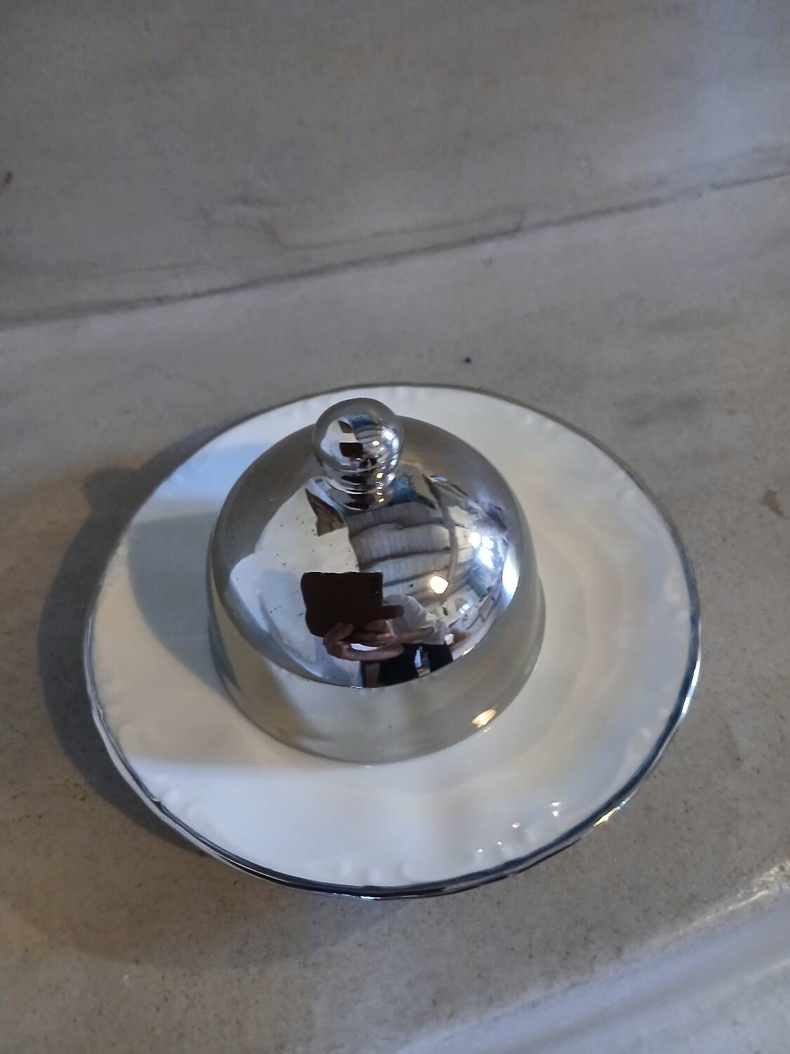 Individual porcelain butter dish