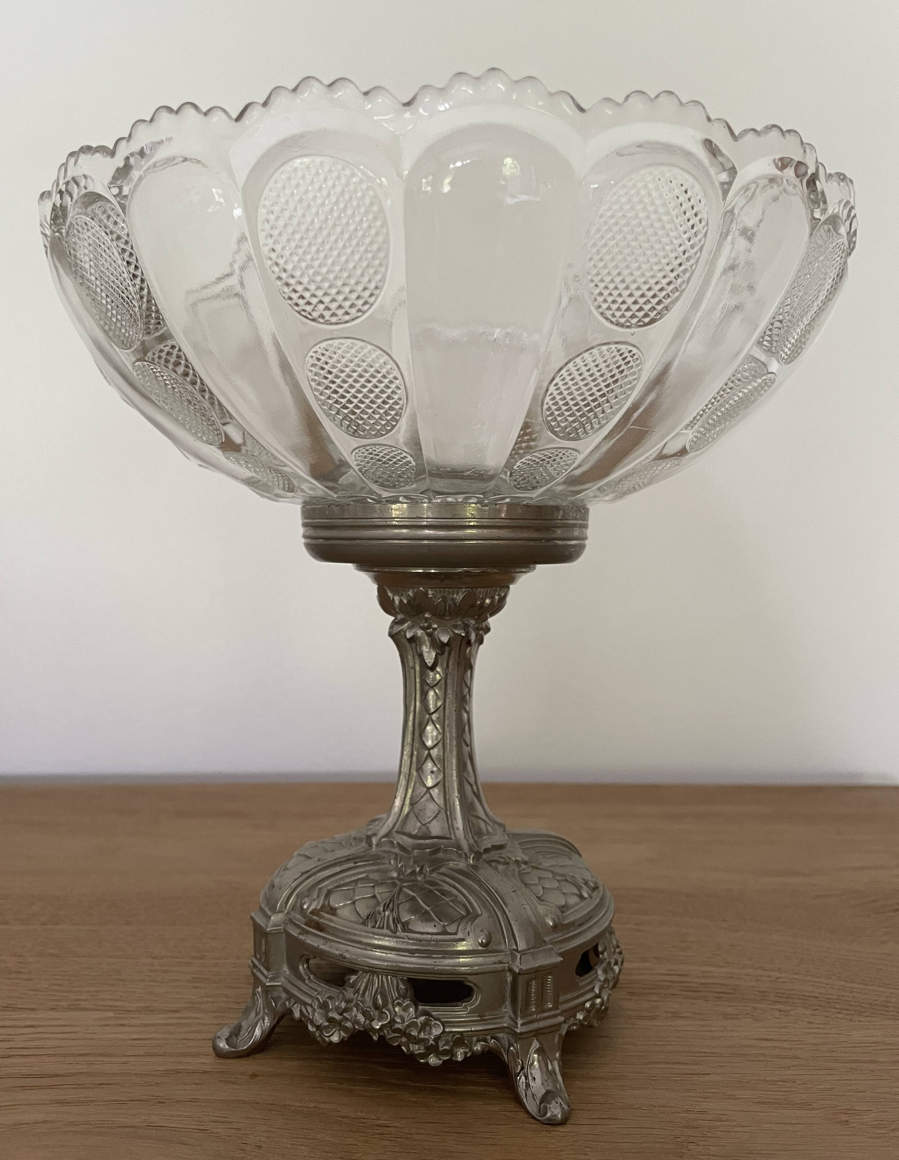 Free-standing fruit bowl