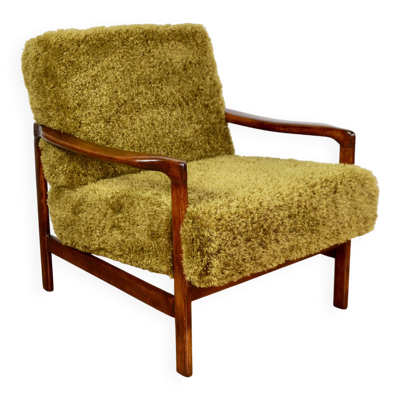 Fauteuil vintage en bois marron Khaki / Olive en fausse fourrure longue de renard par Z. Bączyk - 2 pièces disponibles
