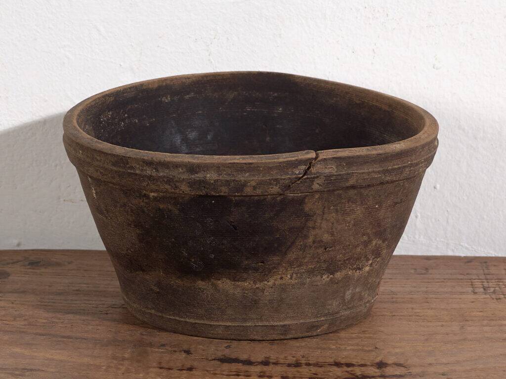 Small antique bowl in dark tones (c.1900) #27
