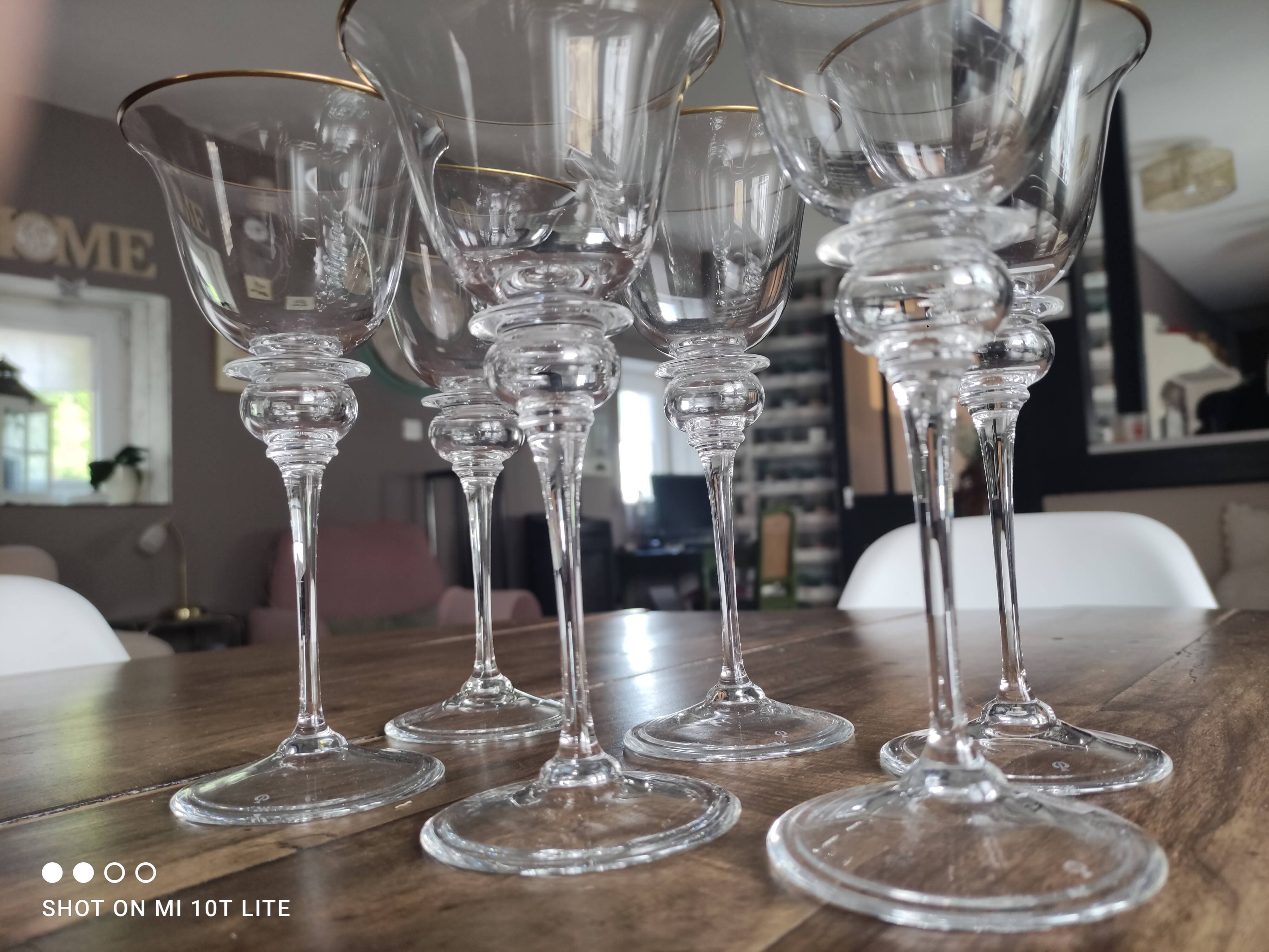 LOT DE 6 jolis petits verres à pied et à facettes anciens