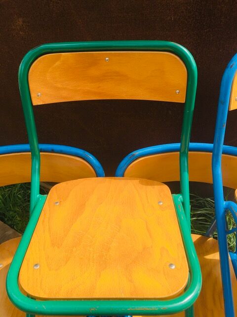 Lot de 10 chaises écoles des années '70, 5 bleus et 5 vert