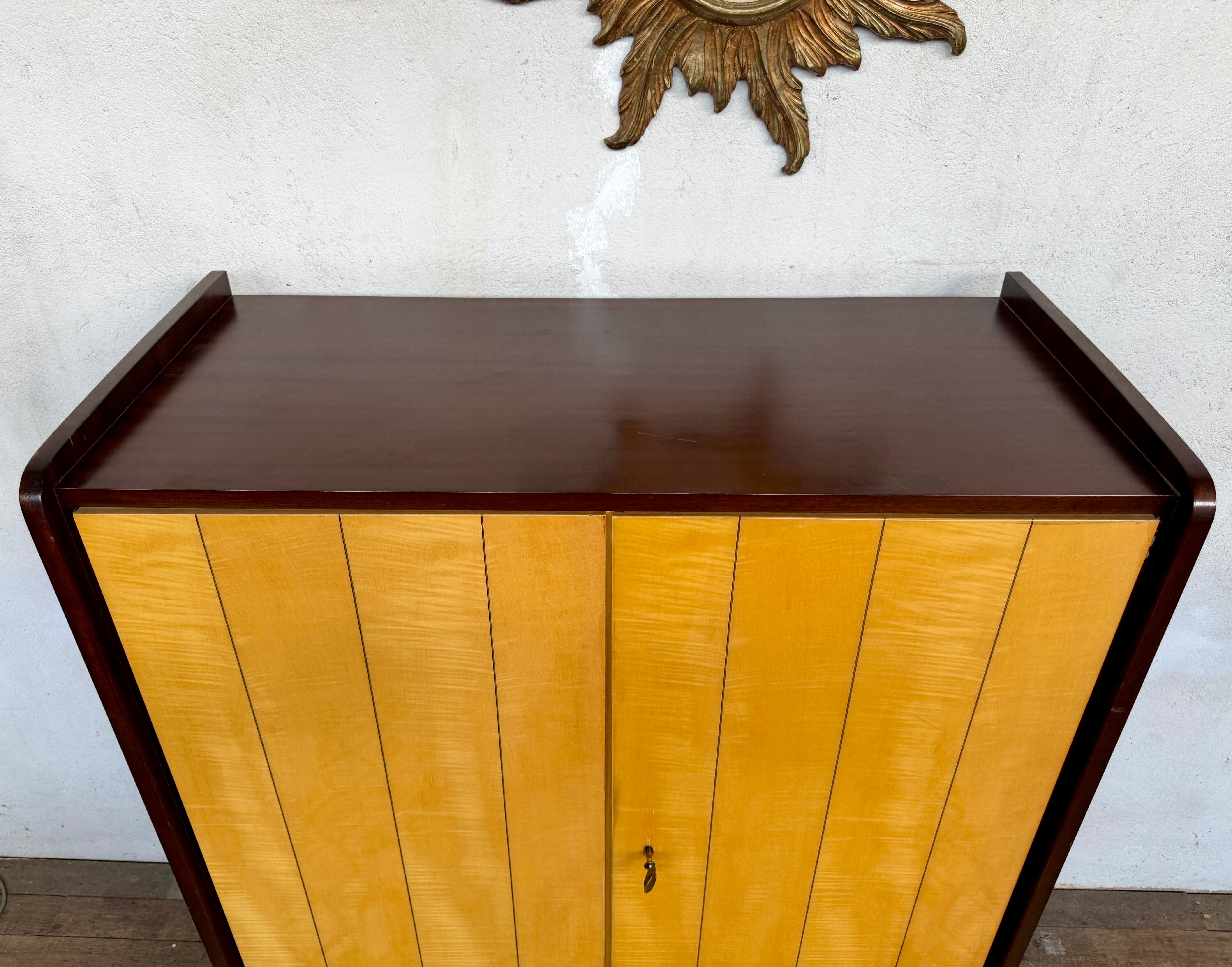 Armoire vintage deux portes pieds compas bi couleur