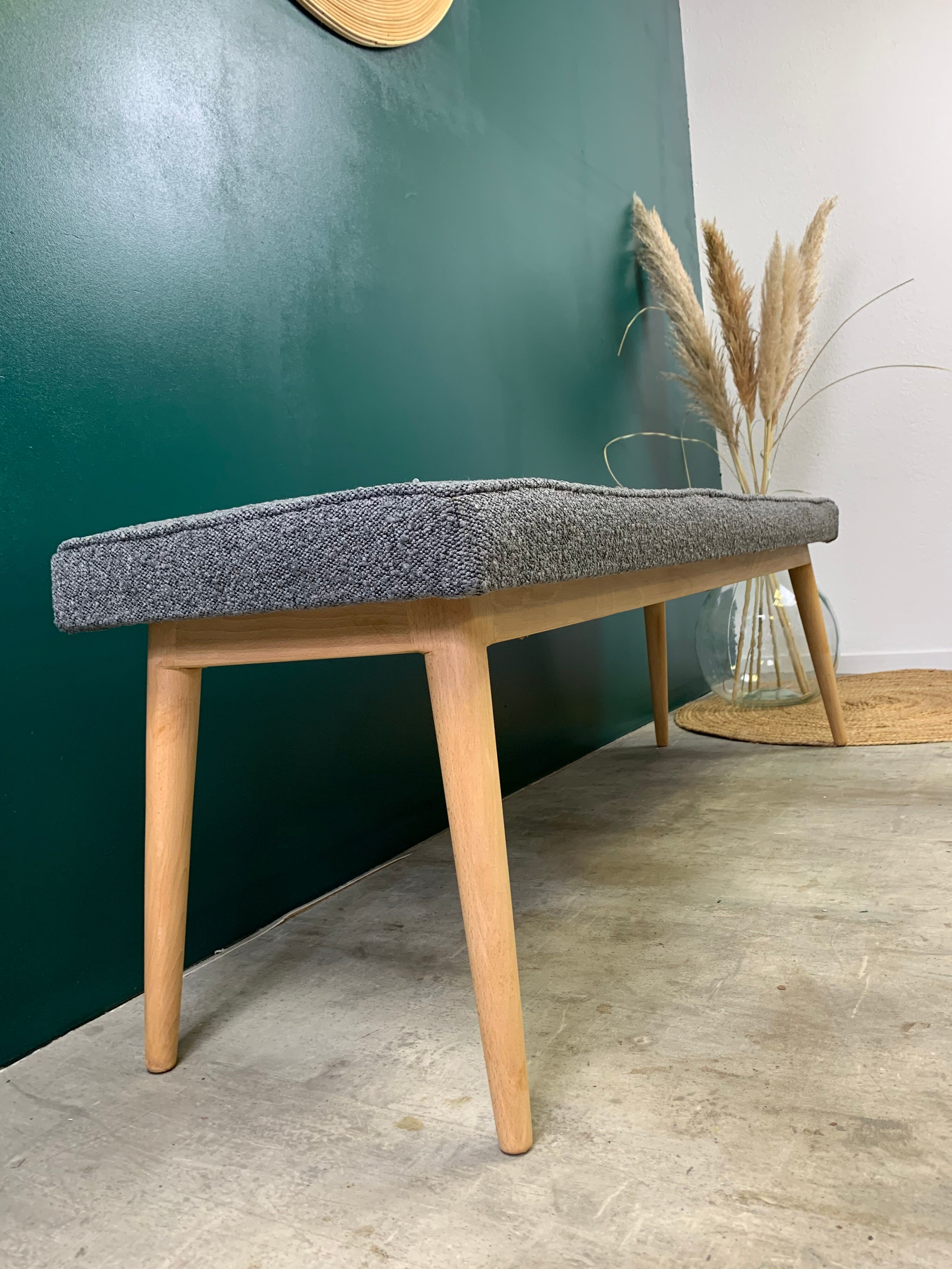 Scandinavian-line bench