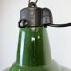 Lampe à suspension industrielle en émail vert, années 1960