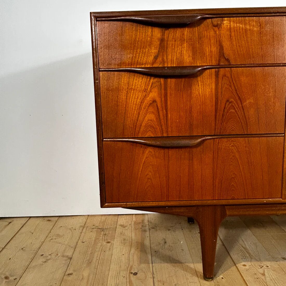 McIntosh buffet, 1960s