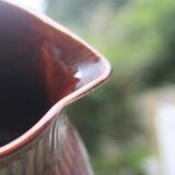 Superbe pichet vintage Digoin Sarreguemines en céramique émaillée brune