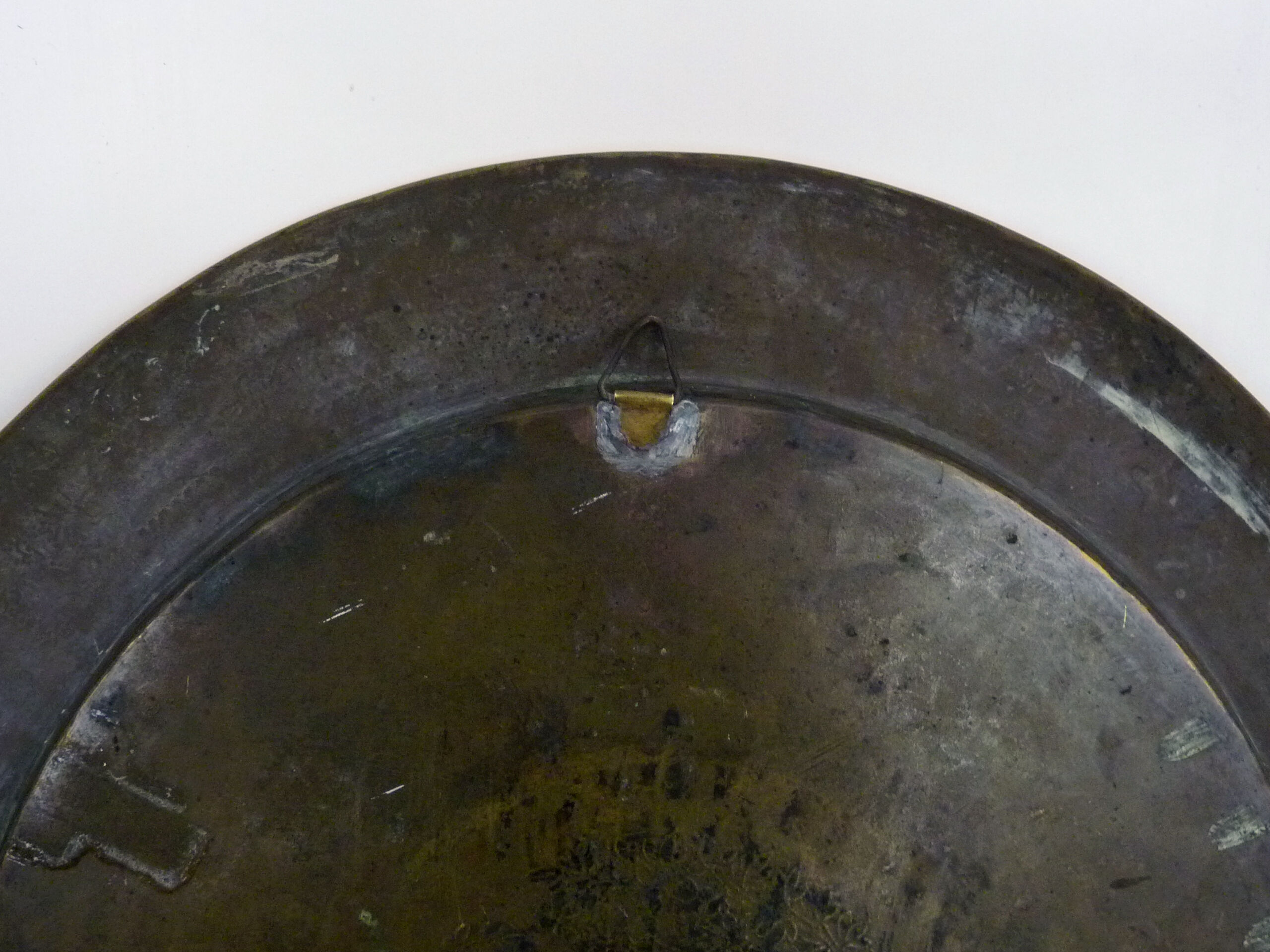 Plateau asiatique ( Laos ou Chine ) en bronze doré. Diamètre : 52,5 cm