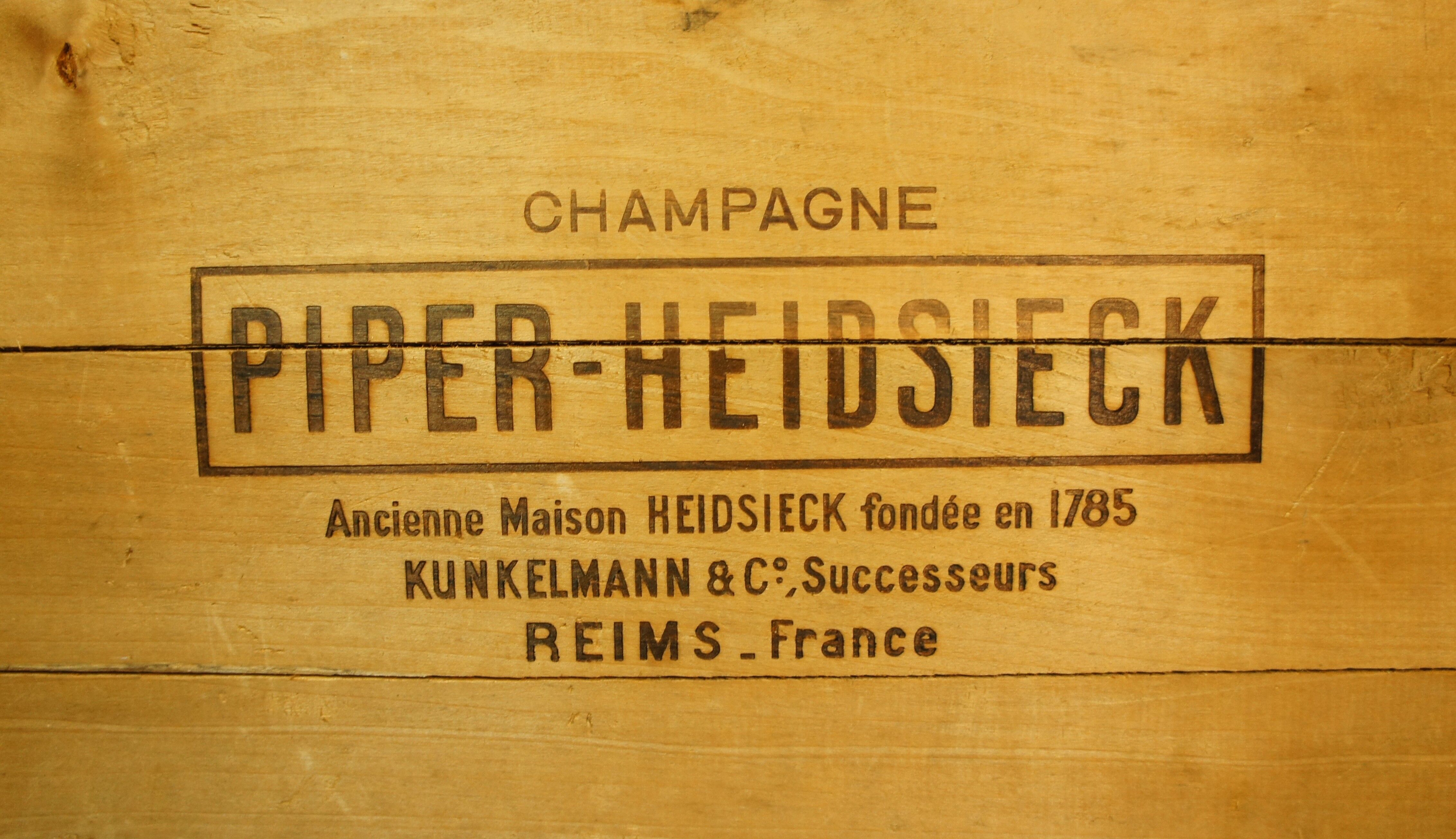 Champagne box "Piper Heidsieck, extra crude 1952"