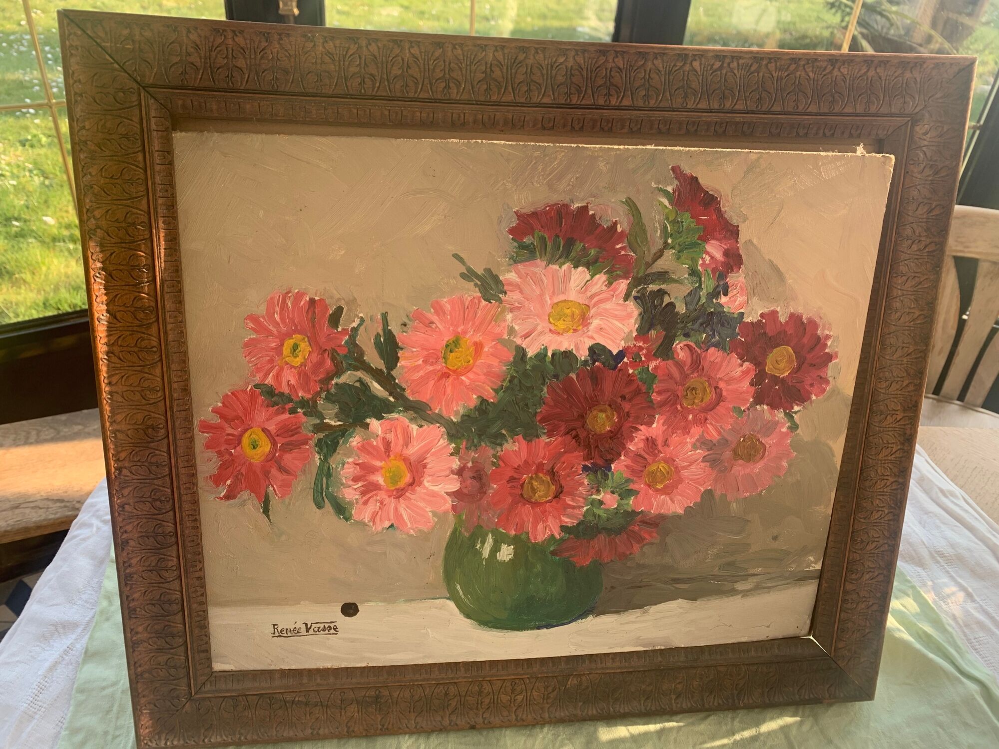 Painting the bouquet of Daisies signed Renée VAsse, old frame