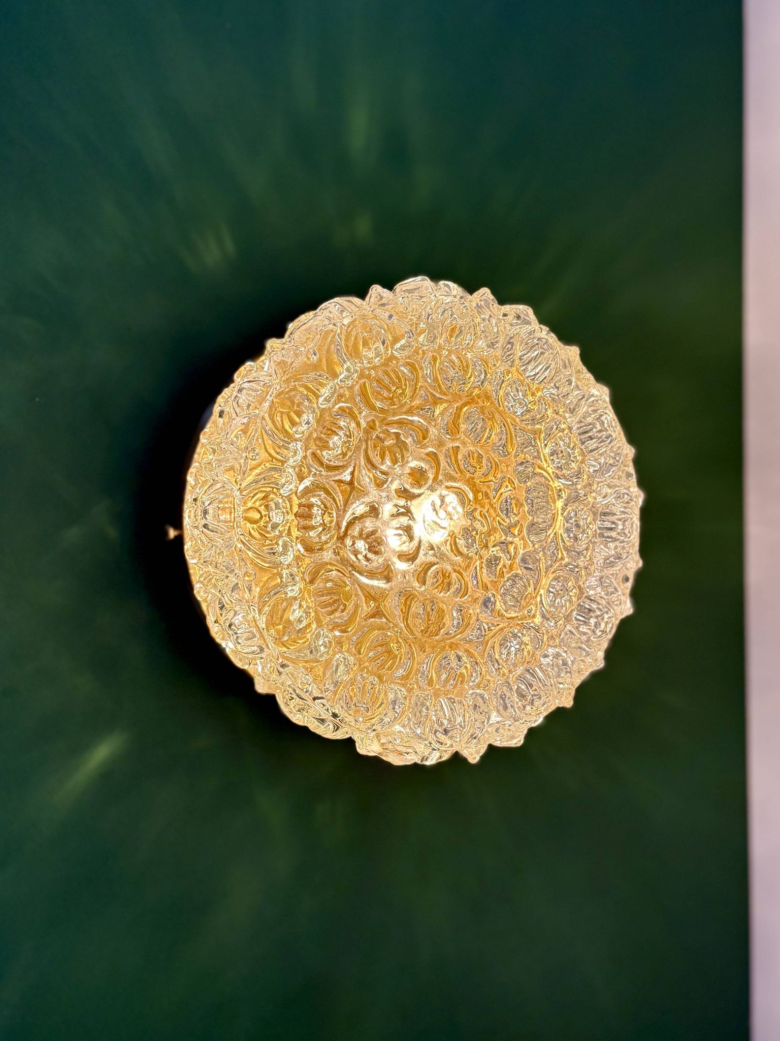 Applique ou plafonnier globe vintage en verre moulé