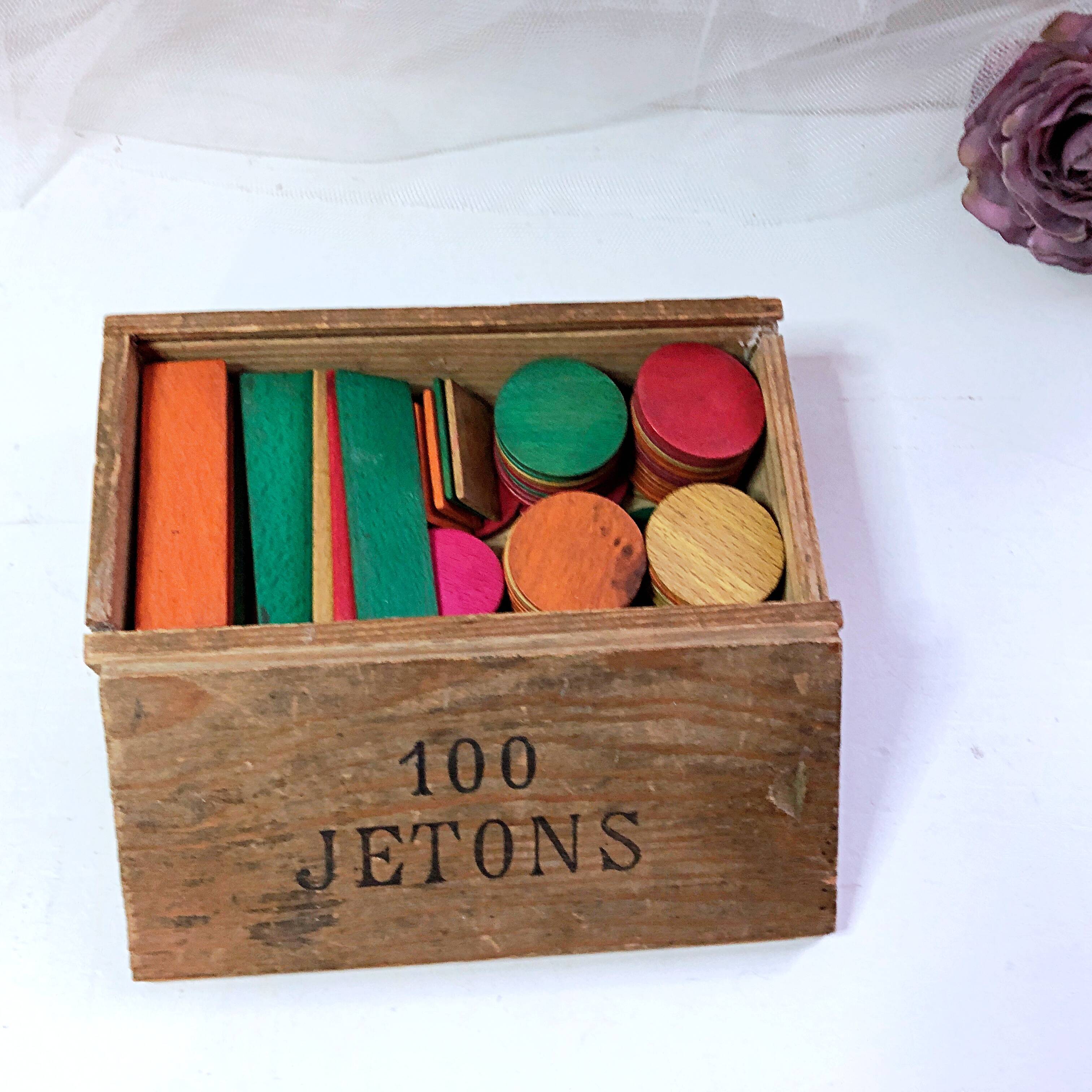 Boîte de 100 jetons en bois complète vintage France