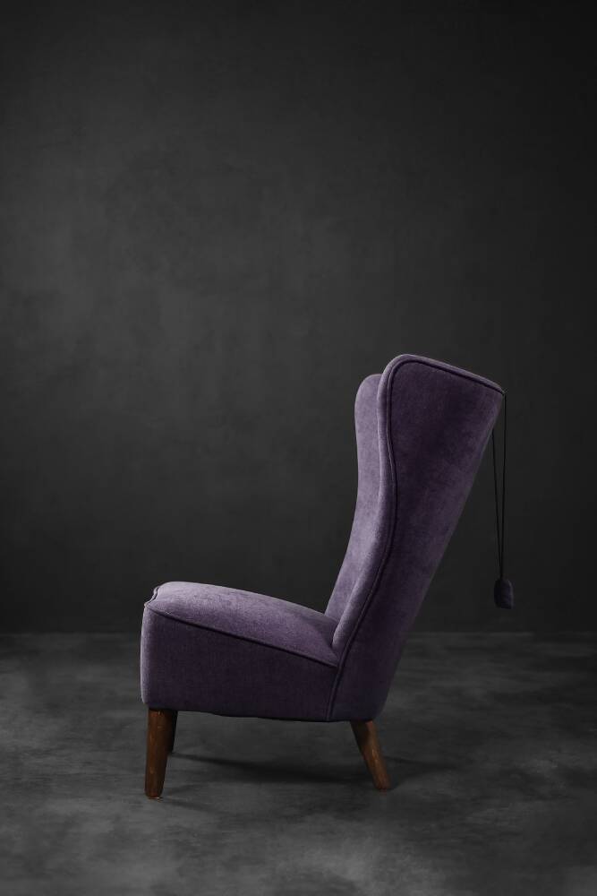 High-backed wing chair in oak and purple fabric, vintage Scandinavian style from the 1950s.