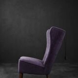 High-backed wing chair in oak and purple fabric, vintage Scandinavian style from the 1950s.