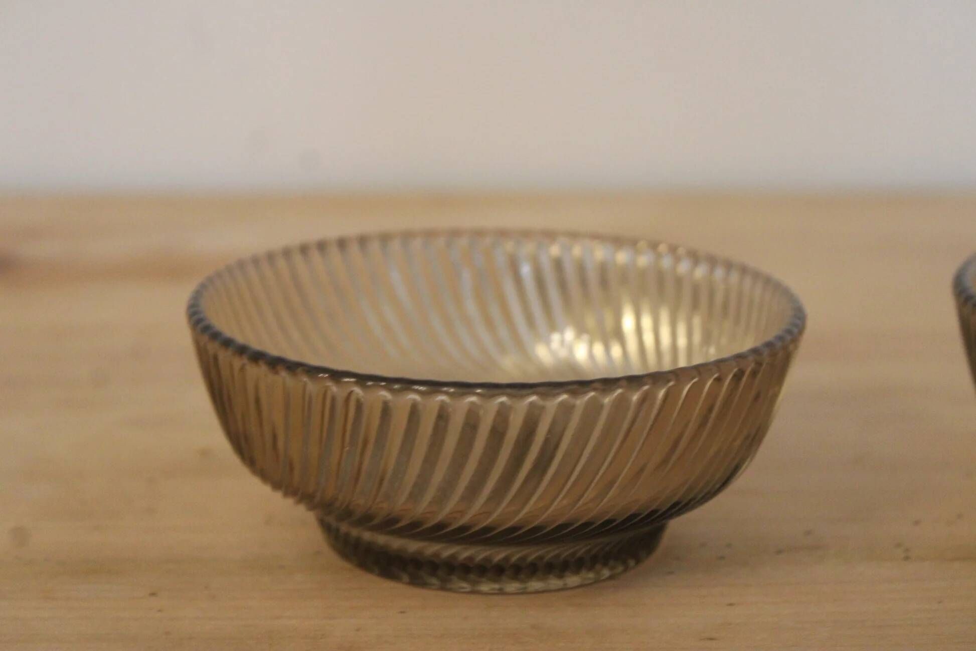 Set of 2 vintage smoky amber glass bowls – Twisted decor
