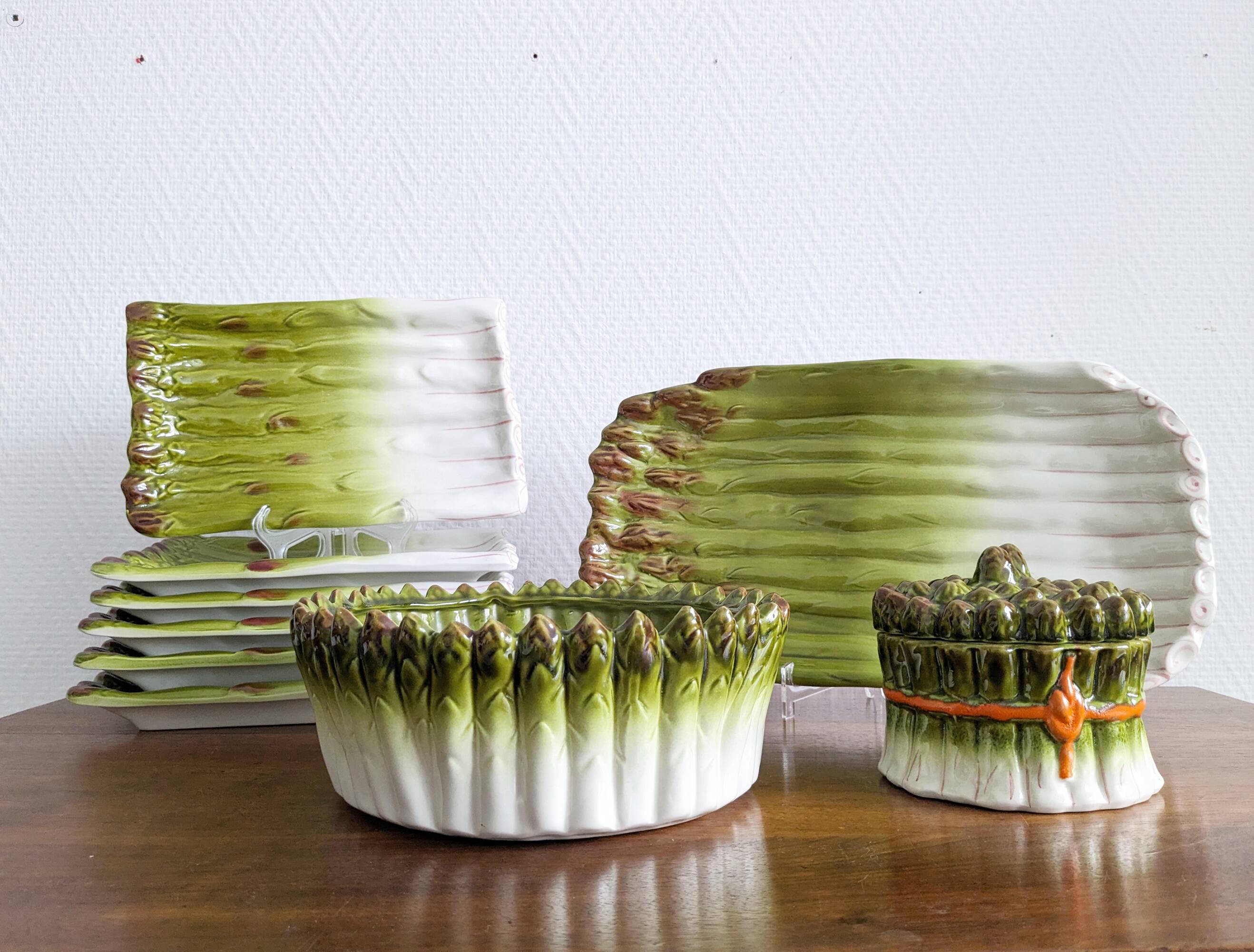 Vintage asparagus tableware sauce container, Italian majolica