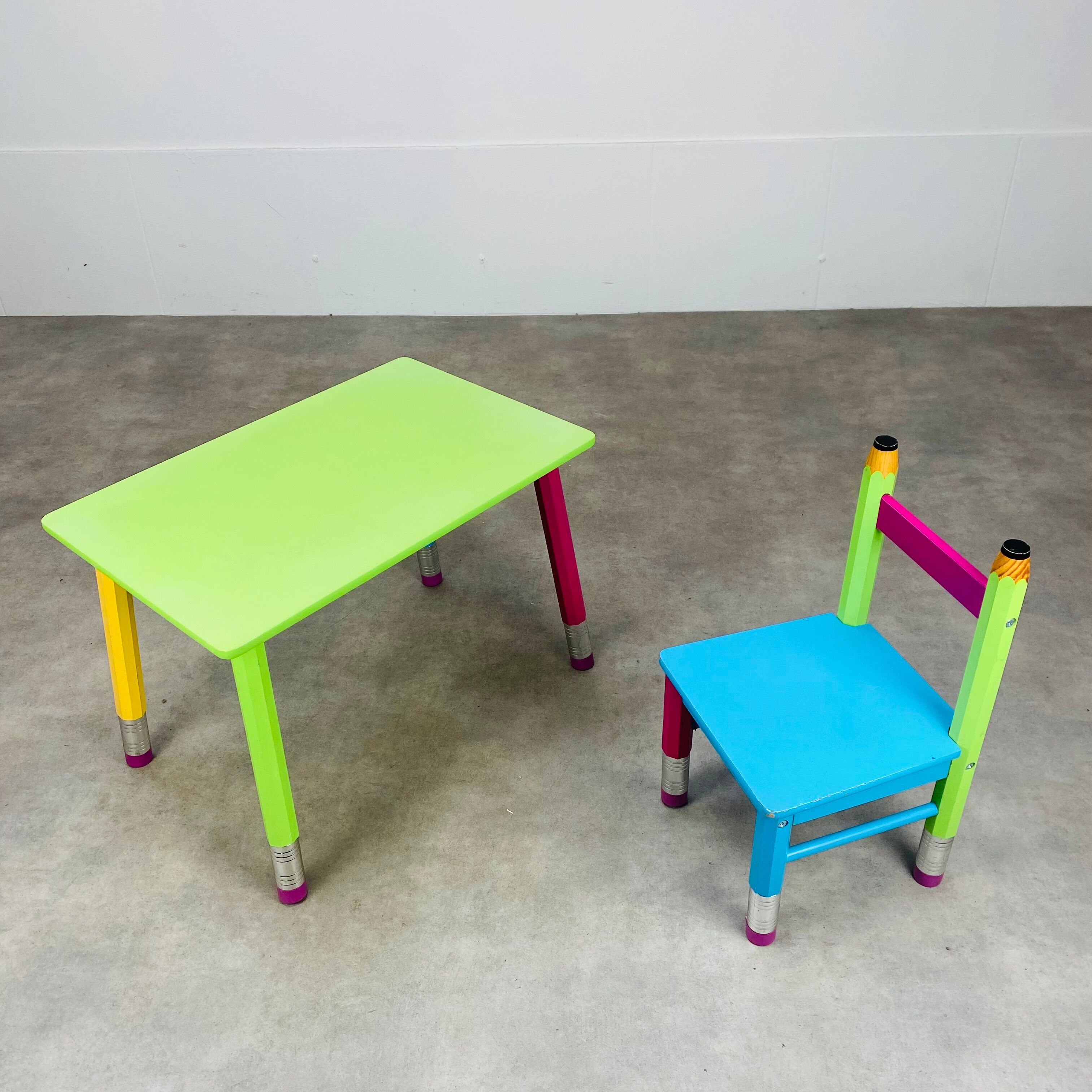 Pierre Sala desk and pencil chair for children