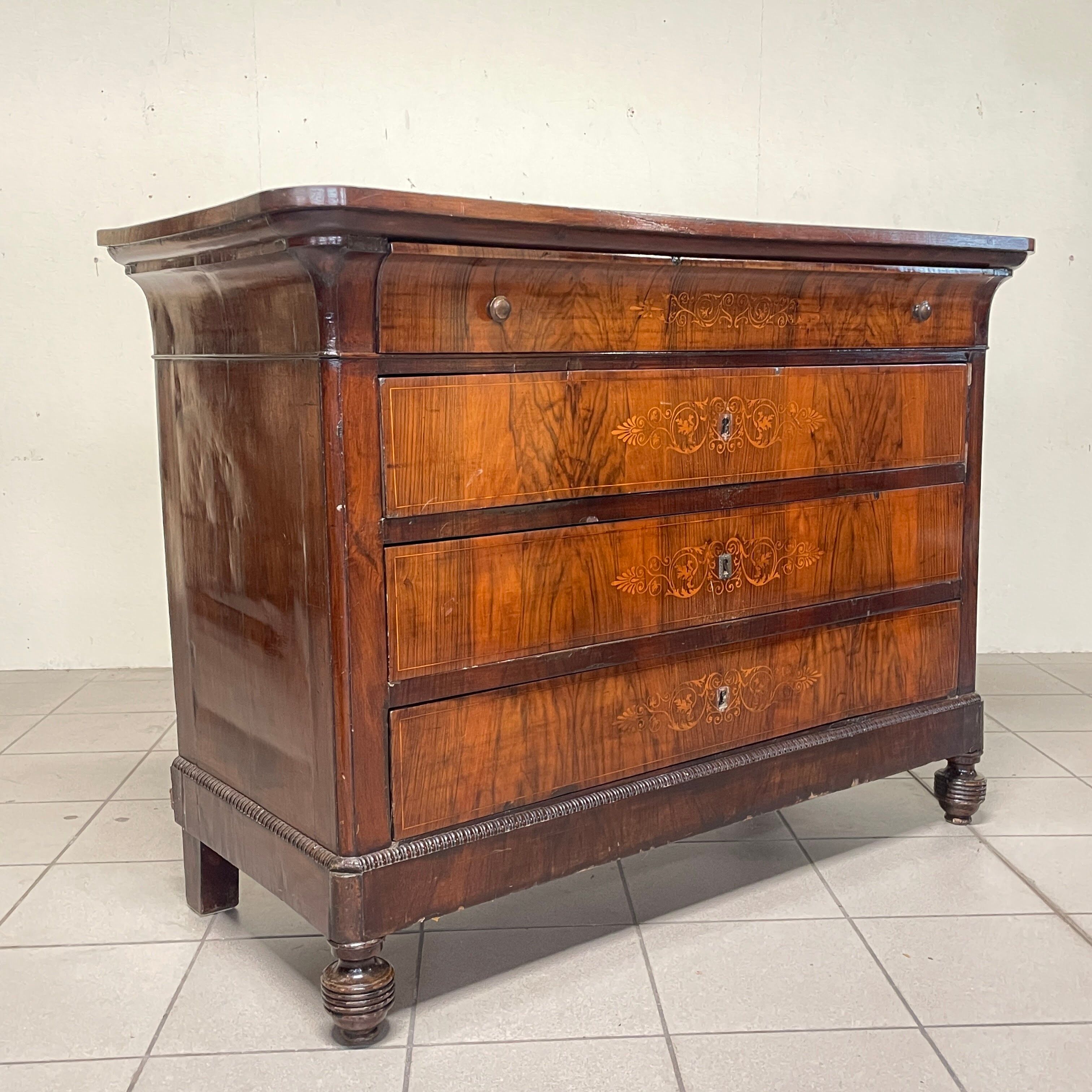 Commode en bois vintage
