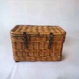 Wicker trunk with leather straps