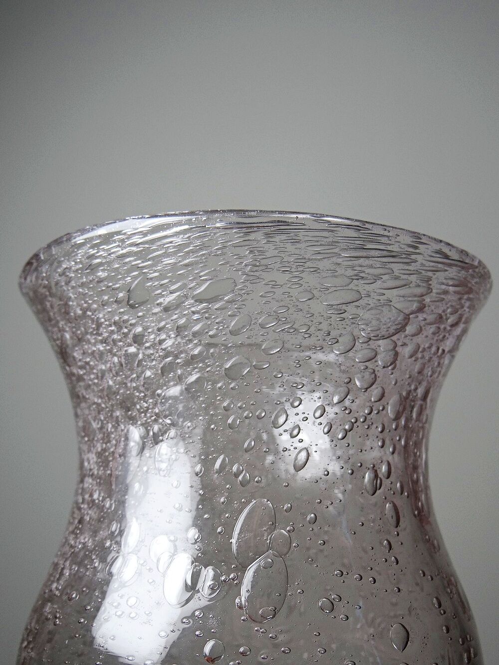 Vintage glass bubble photophore in pale amethyst, Biot style, 1970-1980.
