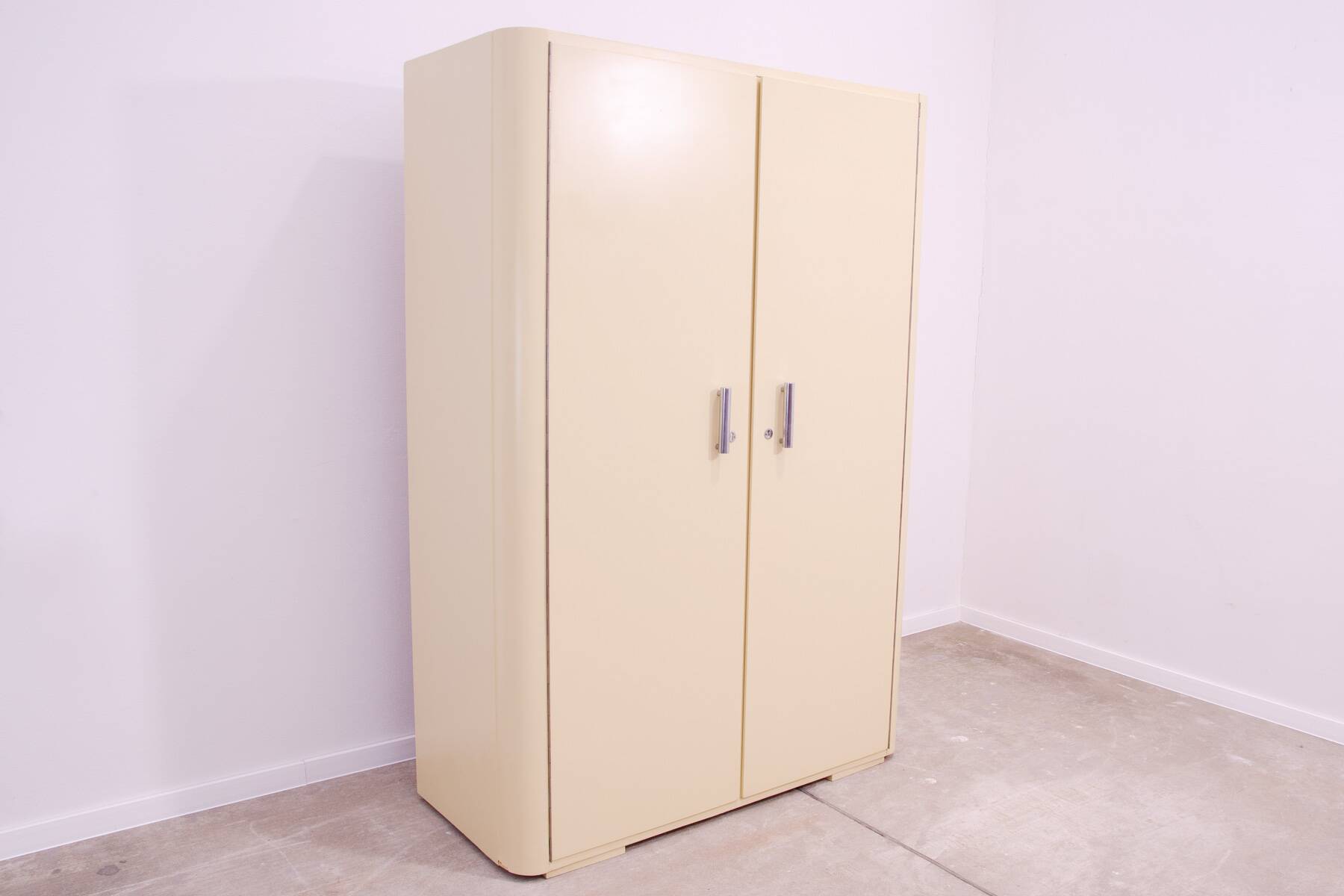 Armoire Bauhaus, années 1930, Tchécoslovaquie