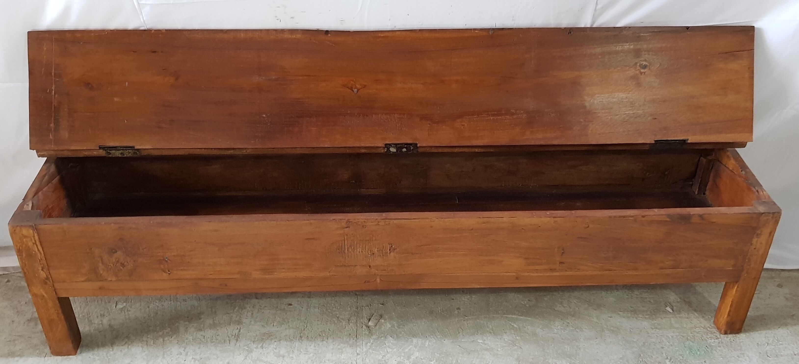 Chest, bench in teak
