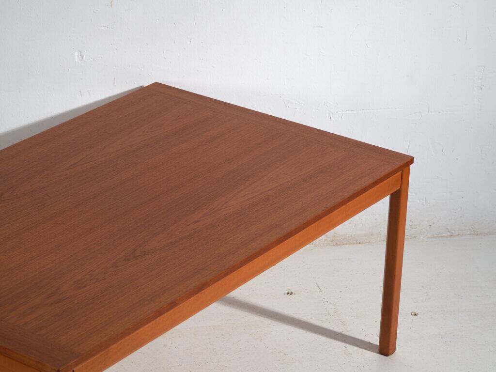 Vintage Scandinavian coffee table in beech wood – Nordic design (circa 1960–1970)
