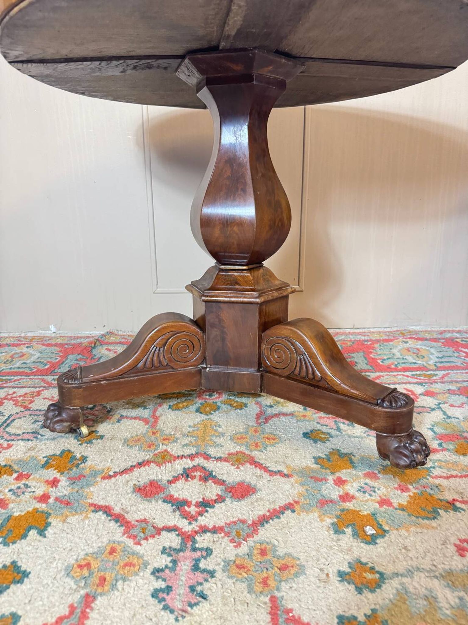 Mahogany tripod pedestal table from the 19th century Restoration period