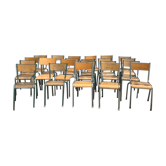 22 anciennes chaises d'écoles vintage