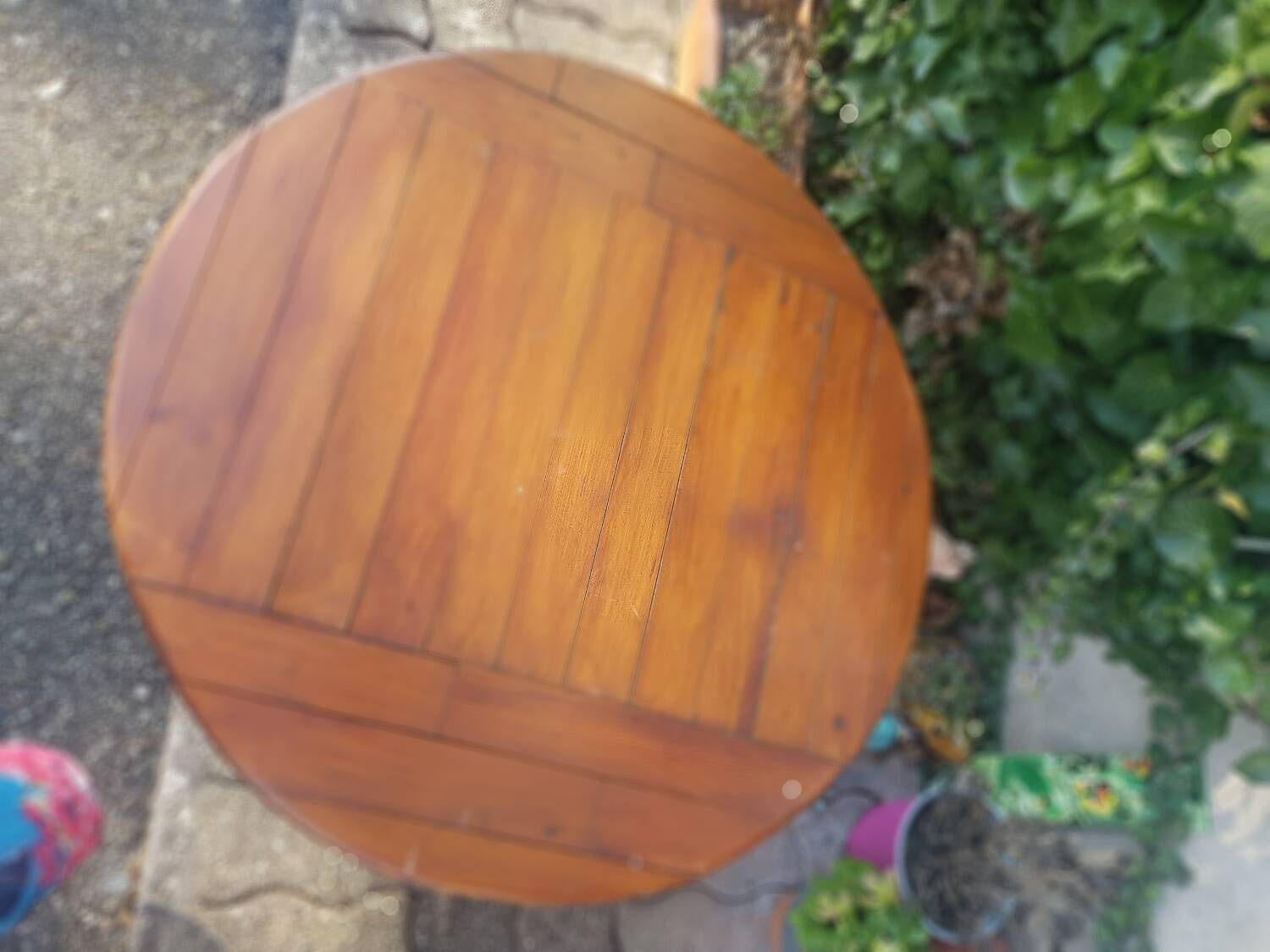 Round garden coffee table