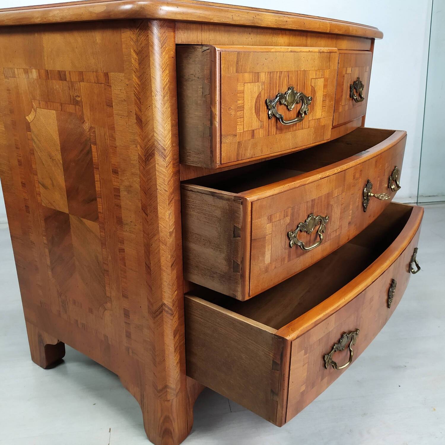 Commode de style marqueterie
