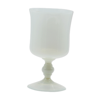 Vase en opaline blanc