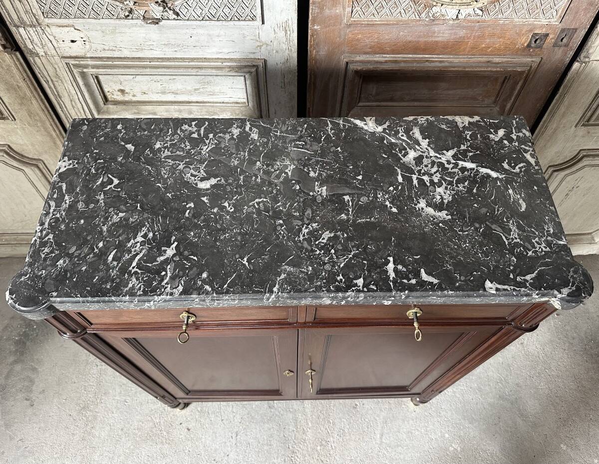 Petit buffet de style Louis XVI circa 1900