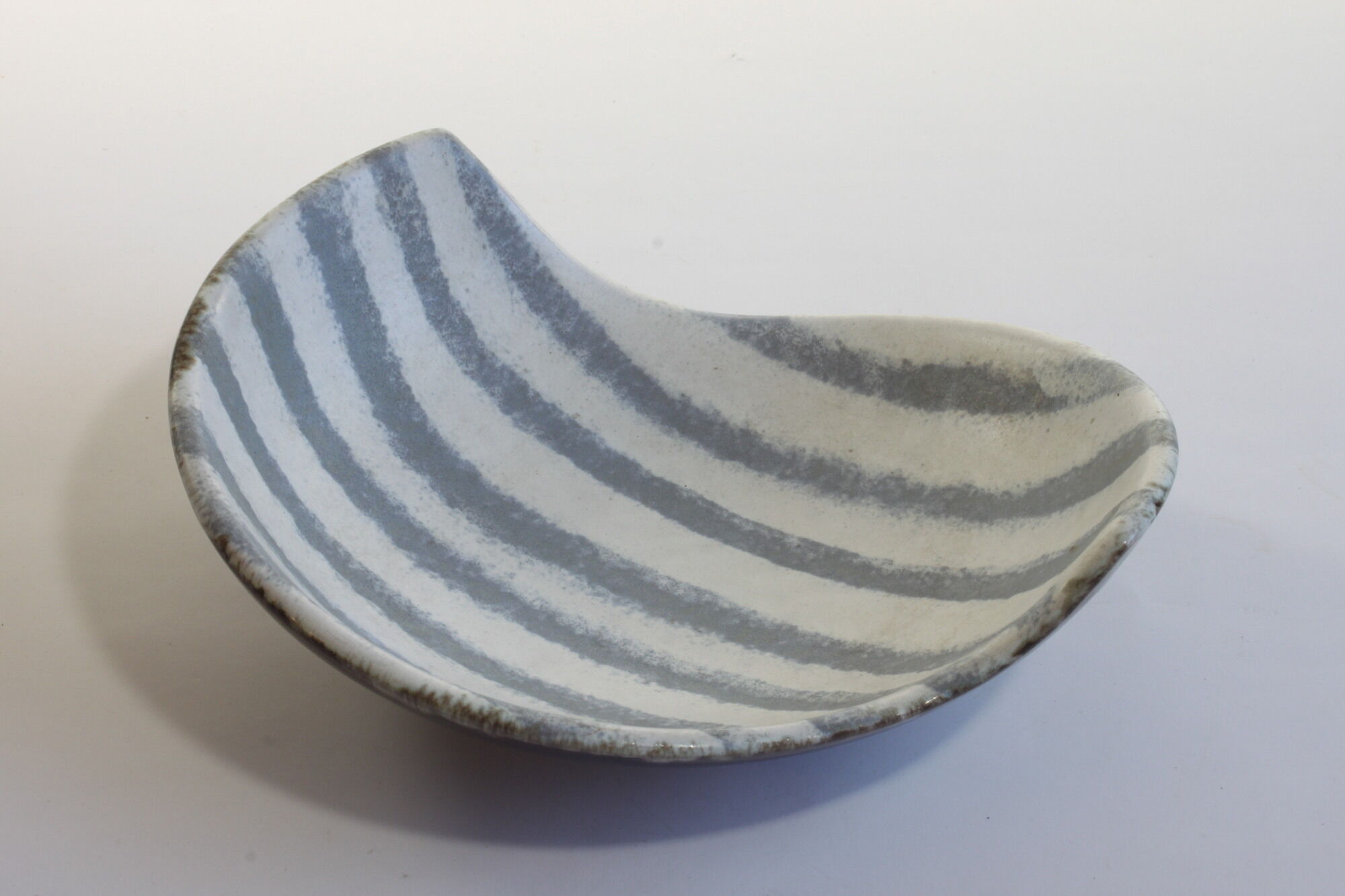 Striped ceramic vide-poche bowl by Carstens Tönnieshof, Germany 1950s.